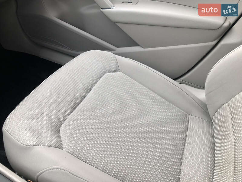 Седан Volkswagen Passat 2016 в Харкові