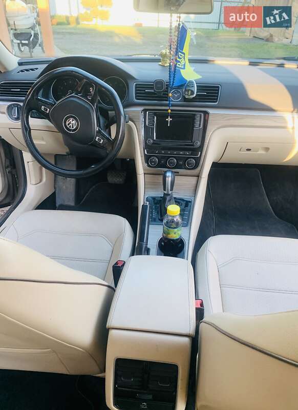Седан Volkswagen Passat 2015 в Калуше