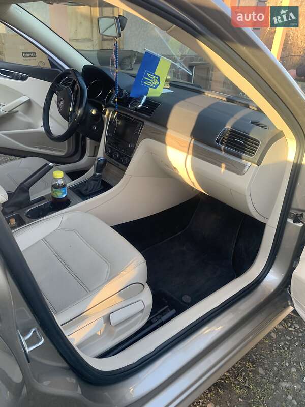 Седан Volkswagen Passat 2015 в Калуше