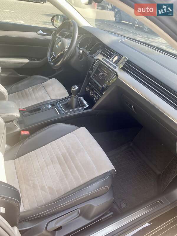 Универсал Volkswagen Passat 2016 в Ровно
