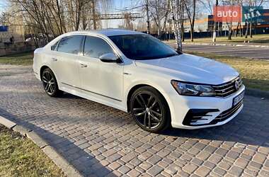Седан Volkswagen Passat 2017 в Києві