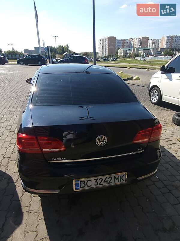 Седан Volkswagen Passat 2014 в Львові