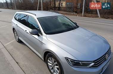 Універсал Volkswagen Passat 2019 в Звягелі
