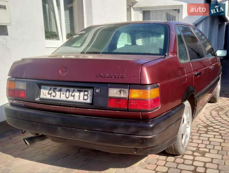 Седан Volkswagen Passat 1991 в Львові