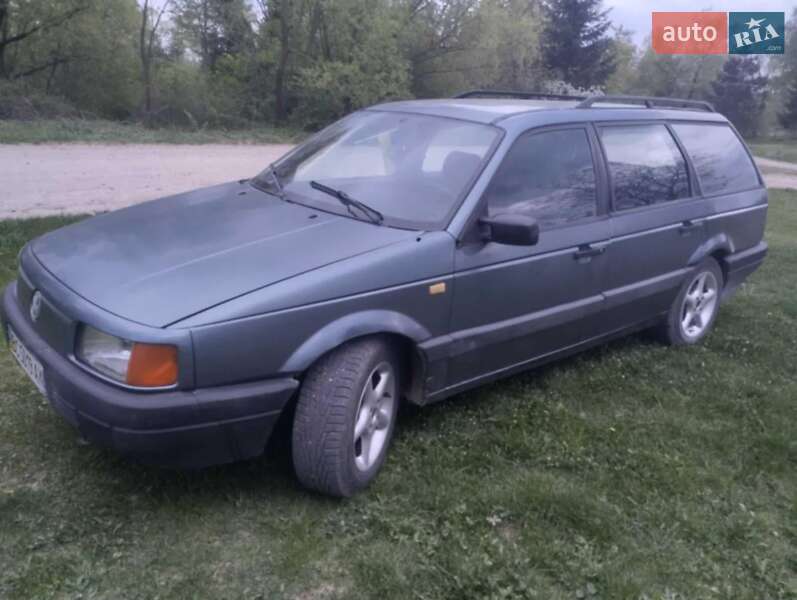 Універсал Volkswagen Passat 1988 в Турці