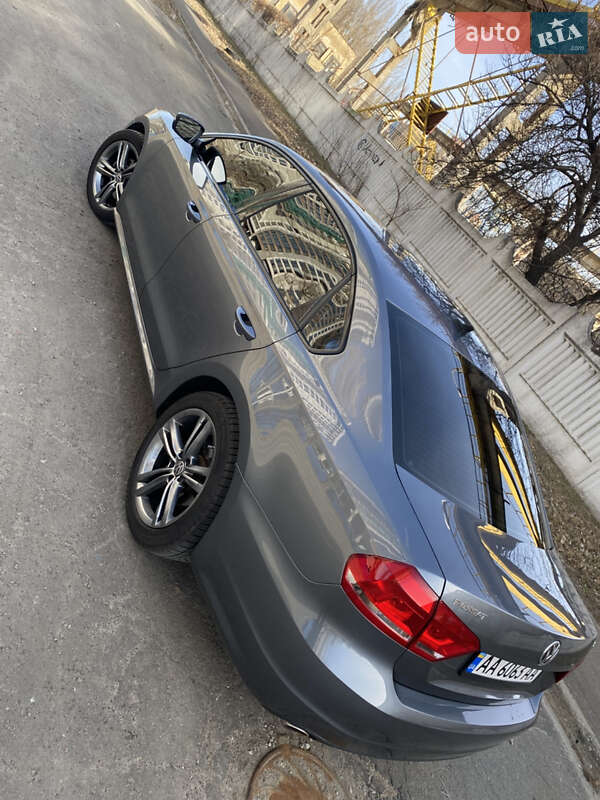 Седан Volkswagen Passat 2013 в Киеве