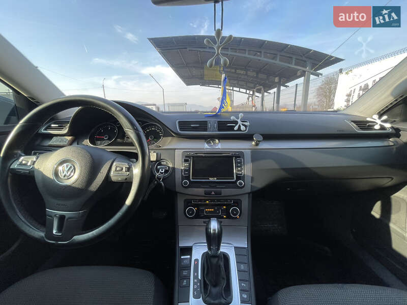 Универсал Volkswagen Passat 2011 в Хусте