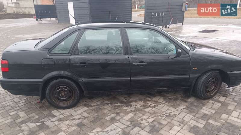 Седан Volkswagen Passat 1996 в Корце