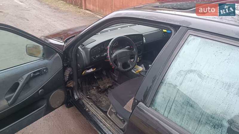 Седан Volkswagen Passat 1996 в Корце