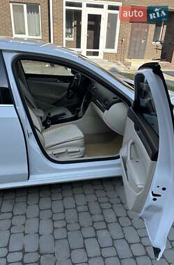 Седан Volkswagen Passat 2015 в 
