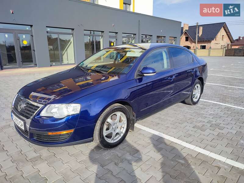 Седан Volkswagen Passat 2005 в Луцке