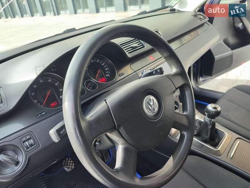 Седан Volkswagen Passat 2005 в Луцке