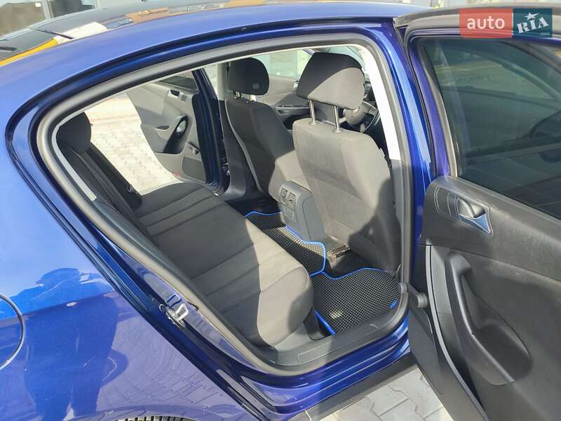 Седан Volkswagen Passat 2005 в Луцке