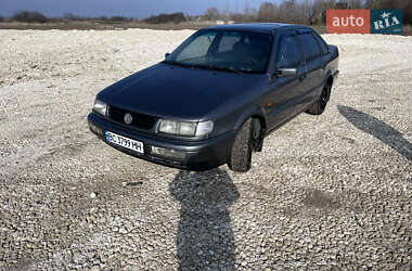 Седан Volkswagen Passat 1994 в Стрые