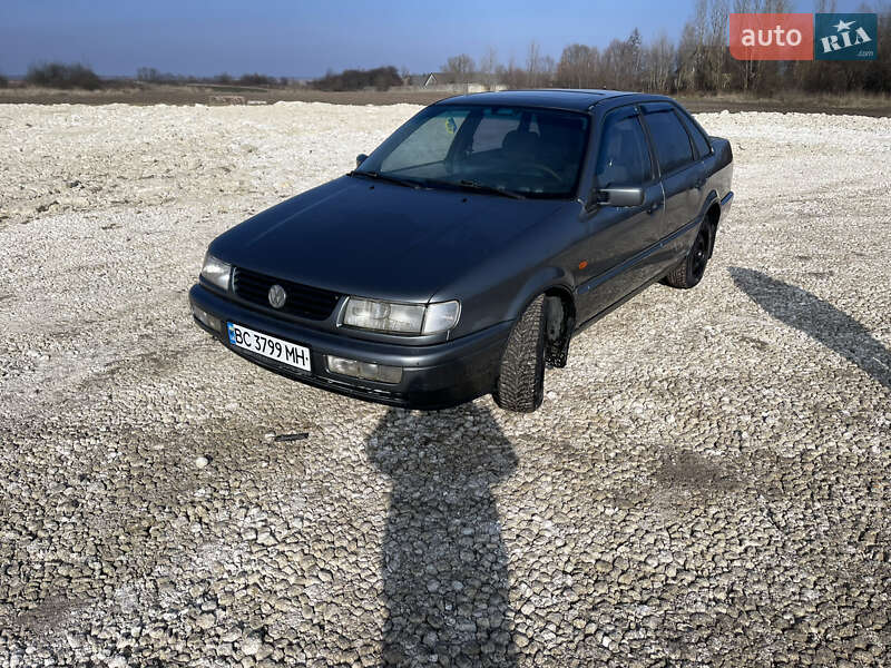 Седан Volkswagen Passat 1994 в Стрые