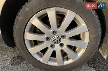 Седан Volkswagen Passat 2010 в 