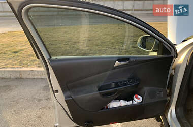 Седан Volkswagen Passat 2010 в 