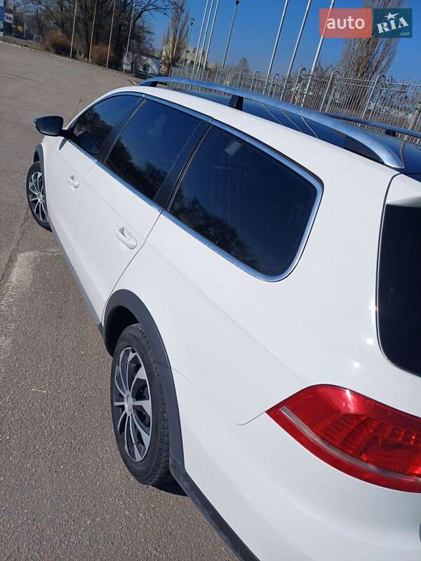 Универсал Volkswagen Passat 2013 в Кропивницком