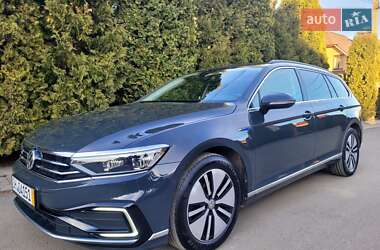 Универсал Volkswagen Passat 2020 в Хмельницком