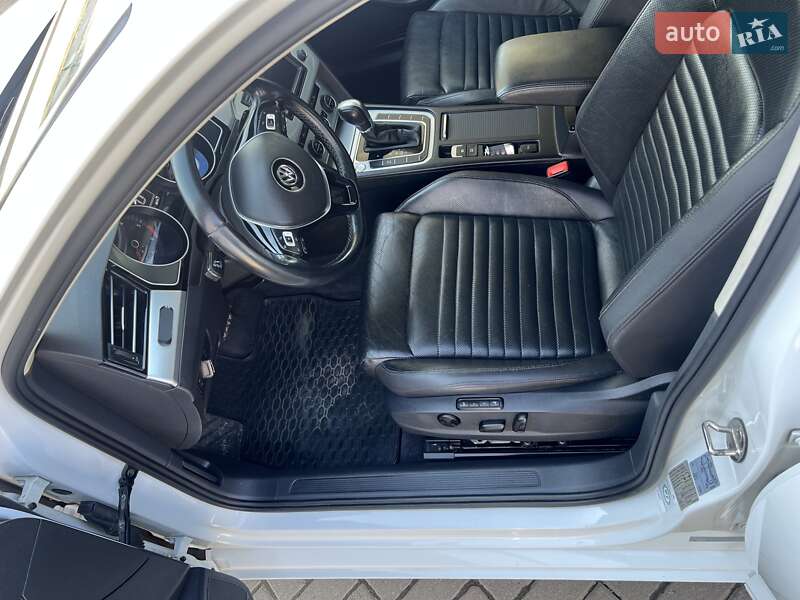 Універсал Volkswagen Passat 2015 в Самборі