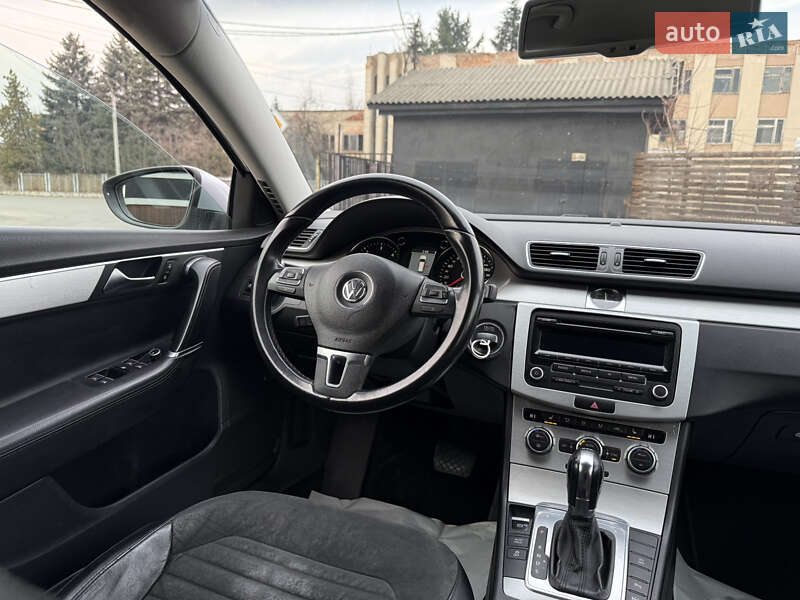 Універсал Volkswagen Passat 2012 в Тячеві