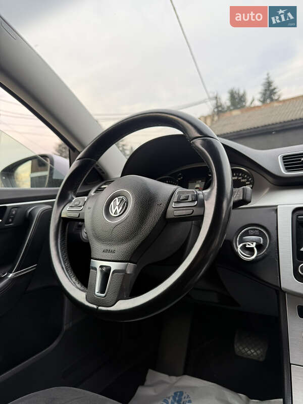 Універсал Volkswagen Passat 2012 в Тячеві