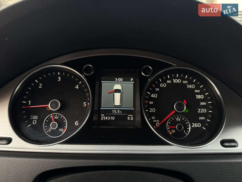 Універсал Volkswagen Passat 2012 в Тячеві