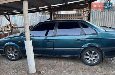 Седан Volkswagen Passat 1992 в 