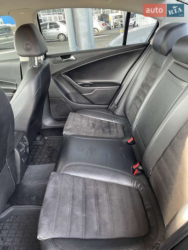 Седан Volkswagen Passat 2010 в Києві