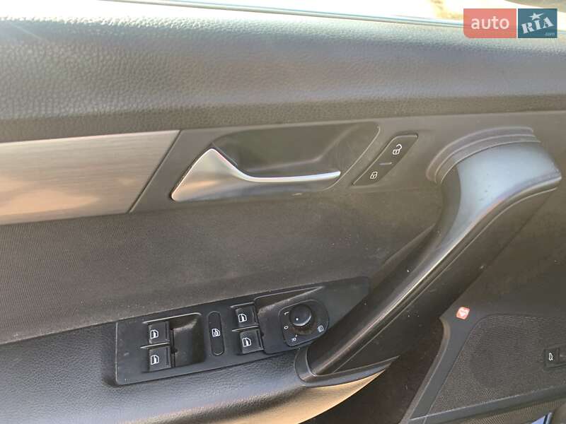 Универсал Volkswagen Passat 2012 в Киеве
