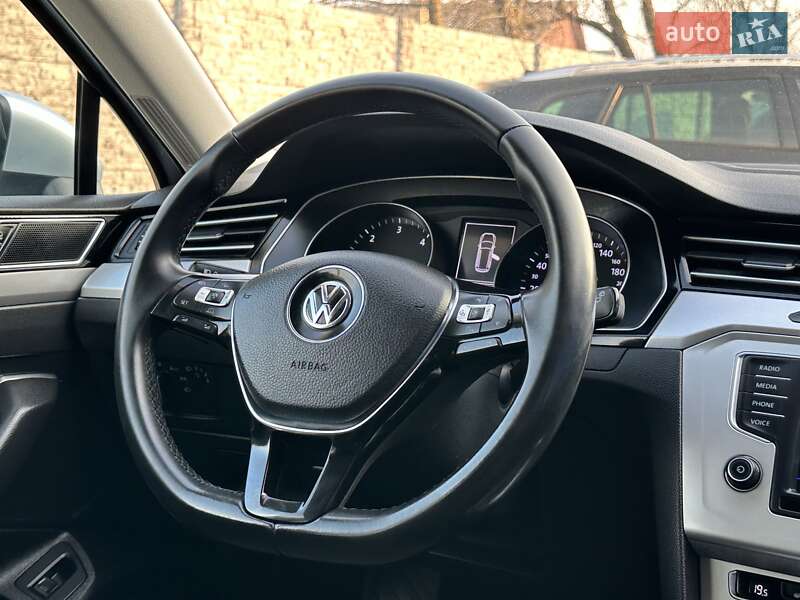 Універсал Volkswagen Passat 2017 в Рівному