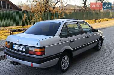 Седан Volkswagen Passat 1989 в Надворной