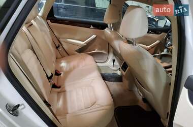 Седан Volkswagen Passat 2013 в Львове