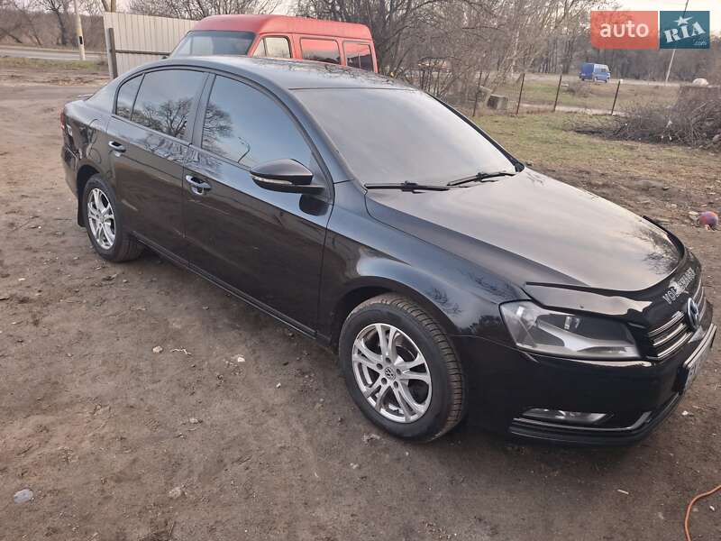 Седан Volkswagen Passat 2012 в Киеве