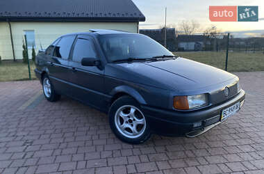 Седан Volkswagen Passat 1989 в Стрые