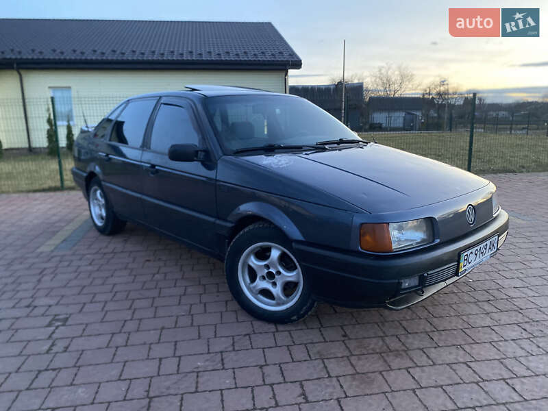 Седан Volkswagen Passat 1989 в Стрию