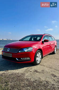 Універсал Volkswagen Passat 2011 в Миколаєві