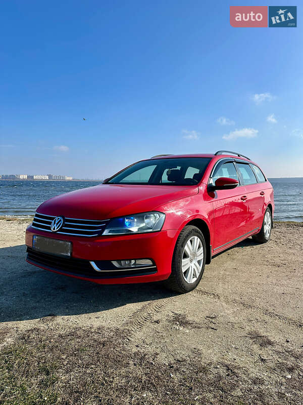 Универсал Volkswagen Passat 2011 в 
