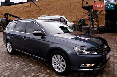 Універсал Volkswagen Passat 2011 в Яремчі