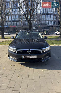 Універсал Volkswagen Passat 2015 в Ужгороді