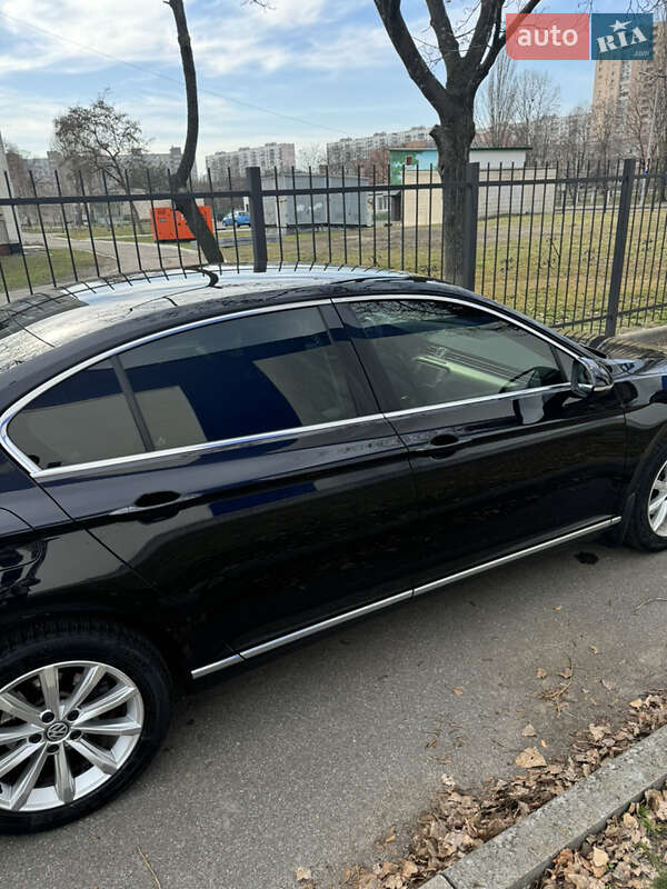 Седан Volkswagen Passat 2017 в Киеве