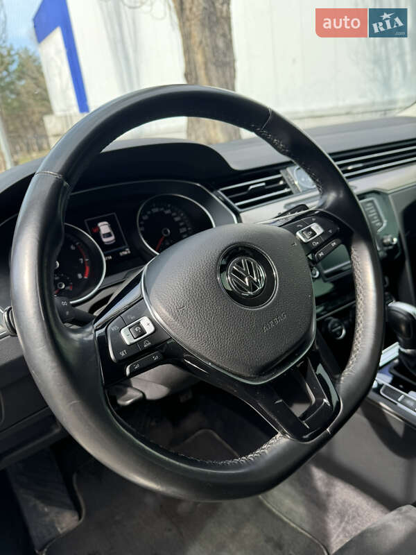 Седан Volkswagen Passat 2017 в Киеве