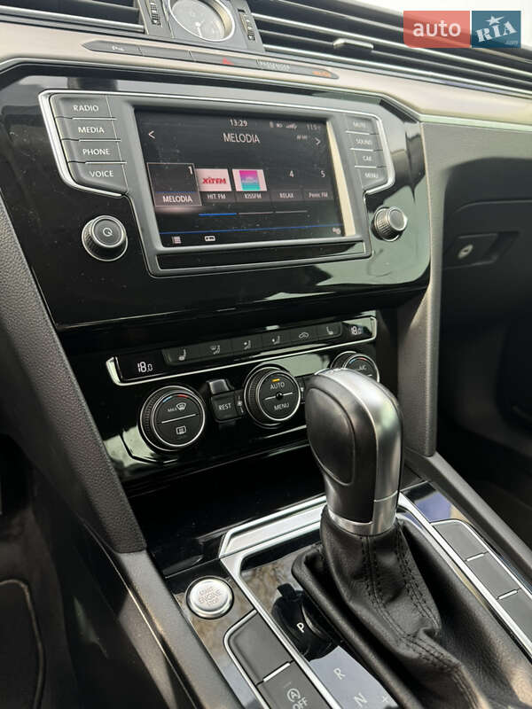 Седан Volkswagen Passat 2017 в Киеве