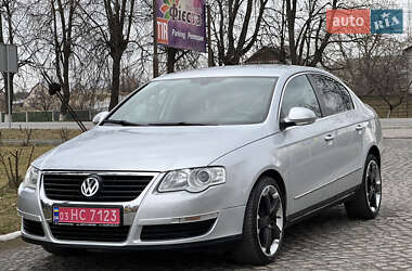 Седан Volkswagen Passat 2006 в Старокостянтинові