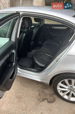 Седан Volkswagen Passat 2012 в 