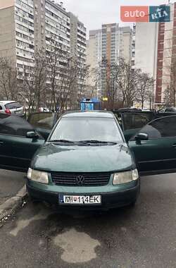 Седан Volkswagen Passat 1995 в 