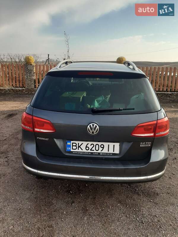 Универсал Volkswagen Passat 2011 в Ровно