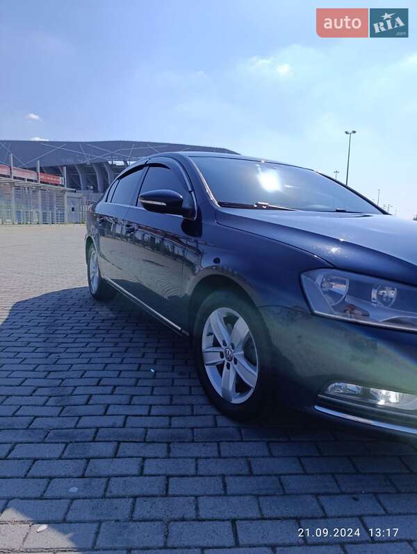 Седан Volkswagen Passat 2014 в Львове