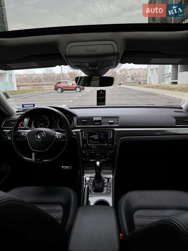 Седан Volkswagen Passat 2018 в Києві