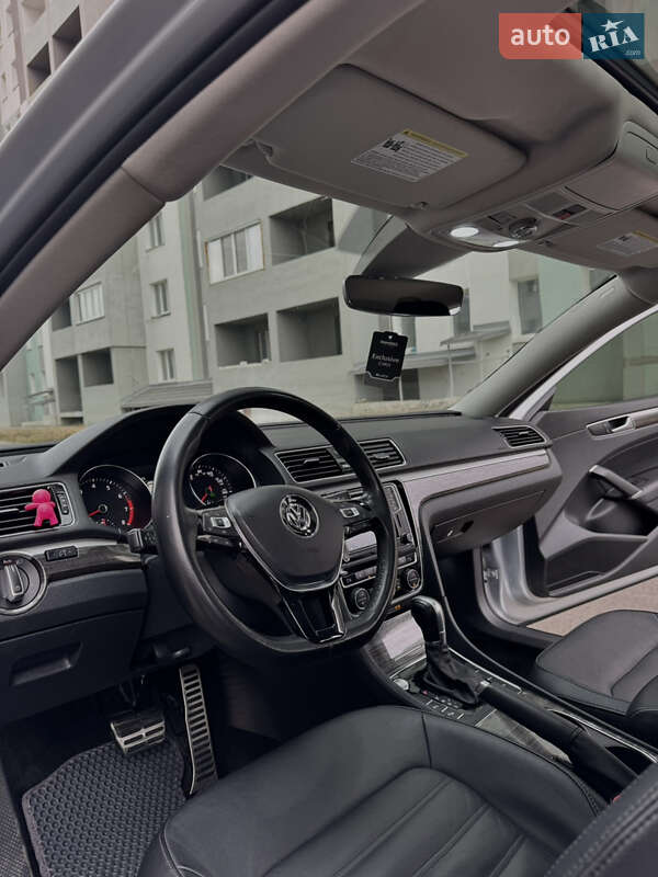 Седан Volkswagen Passat 2018 в Києві